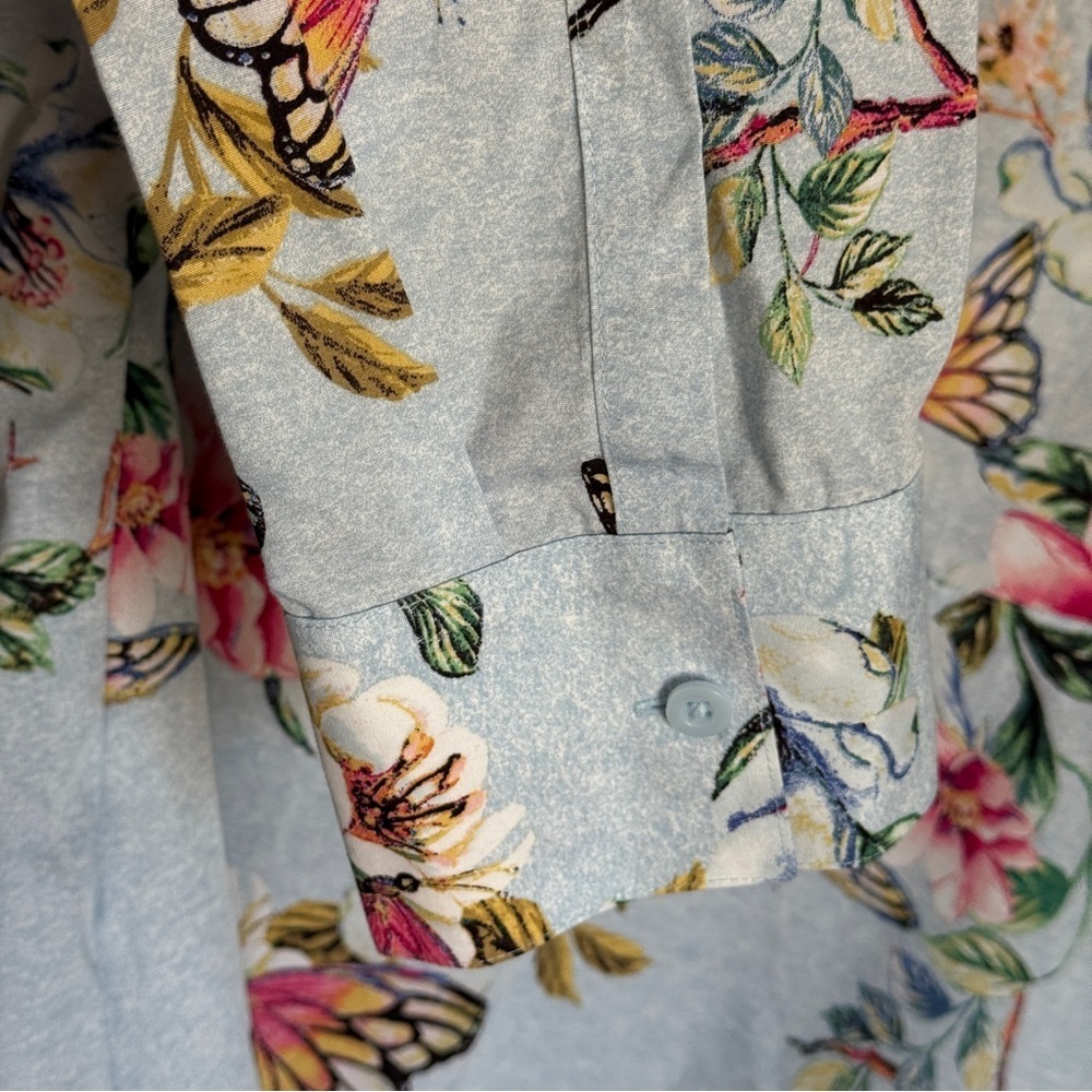 Chico's Blue Floral Button Down Top Wrinkle Resistant Size Large - Picture 4 of 9